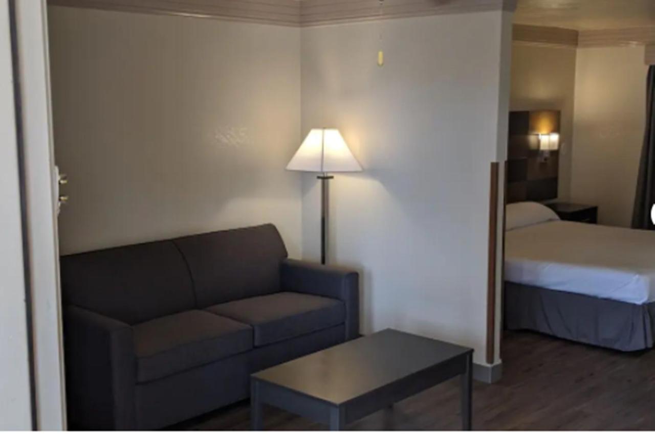Atrium Inn Форт Стоктън Екстериор снимка