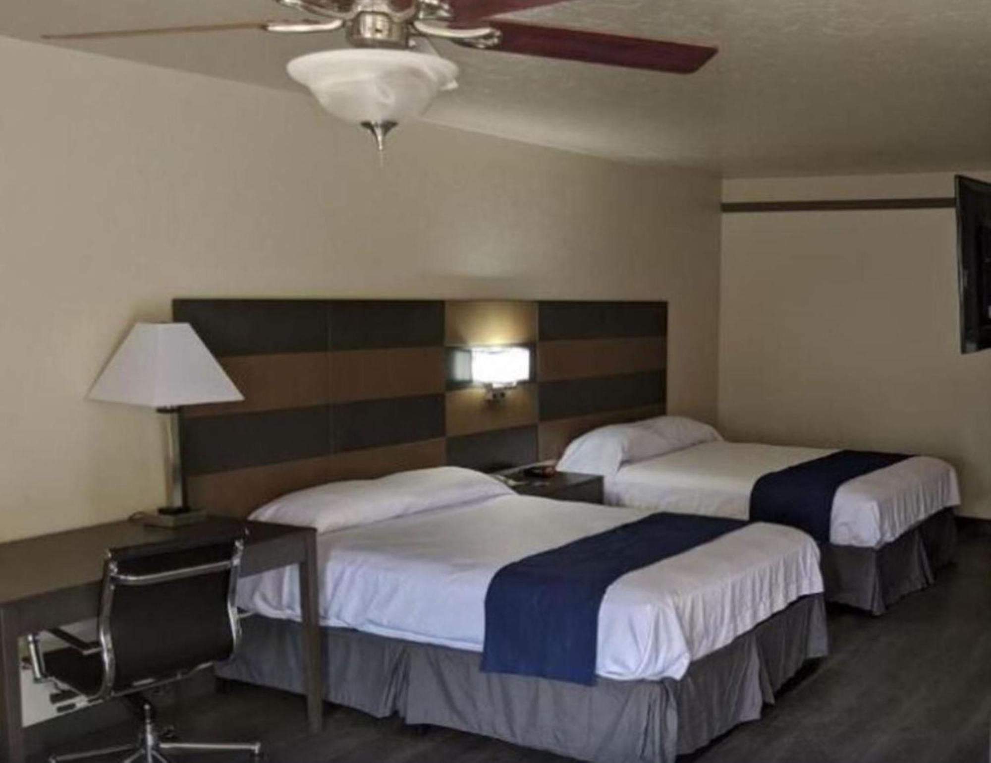 Atrium Inn Форт Стоктън Екстериор снимка