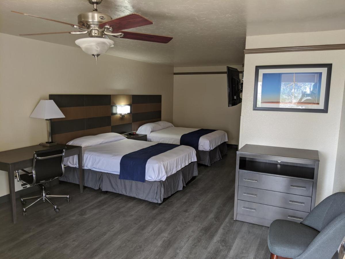 Atrium Inn Форт Стоктън Екстериор снимка